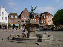 Husum, Am Markt mit Tine Brunnen (11.05.2011)