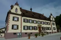 Ebringen, Weinbaugemeinde im Markgr�flerland, das Barockschlo�, erbaut 1711-13, wird heute als Rathaus genutzt, Mai 2011  