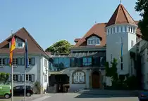 Bad Krozingen im Markgr�flerland, das Rathaus, April 2011