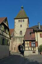 Bergheim im Elsa, das Obertor, Teil der noch guterhaltenen Stadtmauer, Mai 2011 