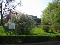 Malente [Ostholstein]; Blick von der Seepromenade zu der Vitalkliniken, Klinik Bochenholm [25.04.2011]