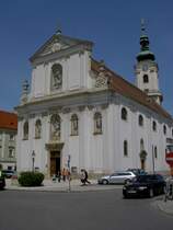 Bruck an der Leitha, Pfarrkirche zur Hl. Dreifaltigkeit, erbaut von 
1696 bis 1702 von Heinrich Hoffmann am Hauptplatz (03.06.2011)
