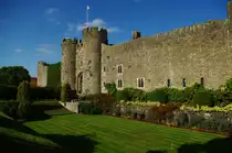 Amberley Castle, Schloss der Bischfe von Chichester, erbaut im 
17. Jahrhundert, West Sussex  (02.10.2009)
