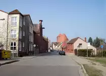 Wusterhausen/Dosse, Borchertstrae, Blick zur Kirche, links Seniorenheim, ehem. Spiritushospital mit Neubau (07.04.2009)