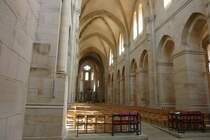 Otterberg, das fast 80m lange Kirchenschiff der Zisterzienserabteikirche, vollstndig original erhalten seit der Erbauung 1168-1254, April 2011