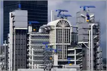 Das Lloyd's building in der Londoner City wurde in den Jahre 1978 bis 1986 errichtet. Entworfen wurde es vom Architekturb�ro Richard Rogers and Partners. Scan eines Dias aus dem Jahr 1995.