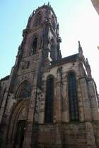 Schlettstadt im Elsa, der 60m hohe Fassadenturm der St.Georgs-Kirche, Mai 2011