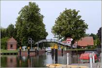 ber die sogenannte Hhnerleiter kann man die Eldeschleuse in Plau am See berqueren. 