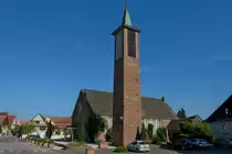 Illhaeusern im Elsa�, die moderne Kirche mit dem freistehenden Glockenturm, Mai 2011