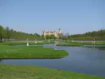 Schwerin [MV]; Schloi�park mit Schlo� 23.04.2011