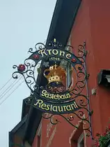 Gottenheim, Weinort am Tuniberg, sch�nes Wirtshausschild am Gasthof  Krone , Juni 2011