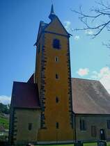 Niederrotweil am Kaiserstuhl, die St.Michaelis-Kirche mit Wandfresken aus dem 14.Jahrhundert und dem berhmten Holzschnizaltar aus dem 16.Jahrhundert vom Meister  HL , der auch den Breisacher Mnsteraltar erschuf, Juni 2011