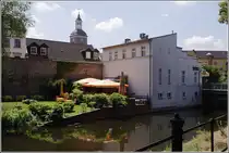 Im Kolk in Spandau findet sich zwischen Stadtmauer und M�hlengraben auch noch Platz f�r einen Biergarten. 05.07.2011