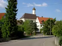 Deubach, St. Martin Kirche, erbaut von 1739 bis 1740 von Baumeister 
Johann Martin Kraemer, Landkreis G�nzburg (07.07.2011)