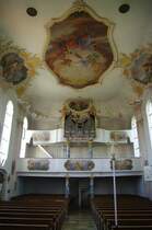 Hochwang, Hl. Kreuz Kirche, Orgelempore und Deckenfresko, 
Landkreis Gnzburg (07.07.2011)