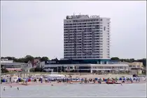 Das Hotel Neptun in Rostock-Warnem�nde blickt im Jahr 2011 auf eine 40-j�hrige Geschichte zur�ck. Aus diesem Anlass wurden 40 Balkone mit 40 Augenpaaren versehen. 15.06.2011