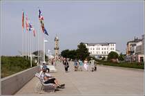 Die Seepromenade in Rostock-Warnemnde beginnt/endet am Leuchtturm. 15.06.2011