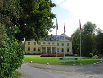 Harkensee (NWM); Strae der Freundschaft, das Gutshaus, welches ein Hotel beherbergt, Harkensee 18.09.2009