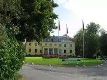 Harkensee (NWM); Stra�e der Freundschaft, das Gutshaus, welches ein Hotel beherbergt, Harkensee 18.09.2009
