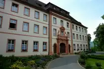 Kloster St.Trudpert im M�nstertal, das Konventgeb�ude mit sch�nem Eingangsportal, Mai 2011 
