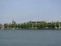 Schwerin [MV]; Westufer des Pfaffenteich mit ehemaligen E-Werk, heute Spielst�tte des Mecklenburgischen Staatstheaters, Schwerin 15.08.2009