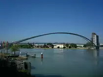 Weil am Rhein, Blick auf H�ningen(Huningue) im Elsa� und die l�ngste Fu�g�ngerbr�cke der Welt, Juli 2010  