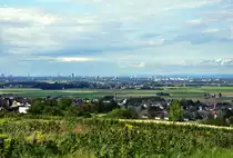 Die  K�lner Bucht  mit Raffinerie Wesseling und K�ln im Hintergrund - 09.07.2011