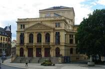 Altenburg, Landestheater, erbaut von 1869 bis 1870, Kapazitt des 
Groen Saals 536 Pltze (18.07.2011)