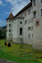 Wasserschlo� Glatt, die Vorderseite mit dem Wassergraben, befindet sich seit 1970 im Eigentum der Gemeinde, Juli 2011