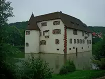 Wasserschlo� Inzlingen bei L�rrach, die R�ckseite, seit 1969 im Gemeindebesitz, heute beherbergt das Schlo� ein Gourmetrestaurant und das Rathaus (ein Schelm ist, wer was Schlechtes denkt), Juli 2011