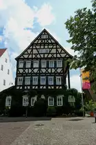 Balingen, das Reiterhaus, das ehemalige Gesindehaus des Schlo�es, nach Brand 1672 neu aufgebaut, heute Jugendherberge, Juli 2011