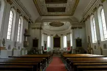 Hechingen, Stiftskirche St.Jakobus, Blick zum Altar durch den 53m langen Innenraum der klassizistischen Saalkirche, Juli 2011 