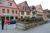 Rothenburg ob der Tauber - Brunnen an der R�dergasse (Juli 2011), auch interessant f�r asiatische Fotografen..