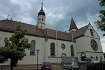 Bisingen an der Schw�bischen Alb, die 1902 erbaute Kirche St.Nikolaus mit dem gotischen und romanischen Turm ist das Wahrzeichen des Ortes, Juli 2011