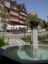 Urnsch, Dorfplatz und Brunnen, Kanton Appenzell (21.08.2011)