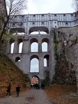 Die mehrst�ckige Mantelbr�cke verbindet u.a. zwei Schlossh�fe in Krumau, und z�hlt zum UNESCO-Welterbe;101028