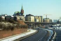 HAMBURG, 12.12.1981, Blick von den Landungsbrcken zur schwedischen Seemannskirche (eingescanntes Foto)