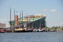 AMSTERDAM, 30.05.2011, das NEMO genannte Wissenschaftsmuseum der Stadt Amsterdam