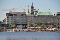 HAMBURG, 03.06.2011, Blick auf den Jungfernstieg, der z.Z. wegen der Bauarbeiten fr die U4 weniger ansehnlich ist