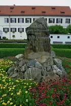 Hagnau am Bodensee, Gedenkstein f�r Dr.H.Hansjakob, Volksschriftsteller, war ab 1869 Pfarrer in Hagnau, Aug.2011