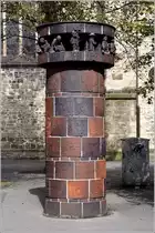 Diese inzwischen denkmalgesch�tzte Ablufts�ule einer unterirdischen Toilettenanlage an der Johanniskirche in Osnabr�ck entstand 1929/30 nach Pl�nen des Architekten Theo Burlage. 10.09.2011