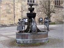 Der Stndebrunnen an der Johanniskirche in Osnabrck stellt mit beweglichen Figuren die ehemaligen Landstnde dar. Geschaffen wurde der Brunnen von Bonifatius Stirnberg, einem Beuys-Schler. 10.09.2011