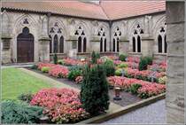 Der Kreuzgang der Johanniskirche in Osnabrck umschliet einen Friedhof. 10.09.2011