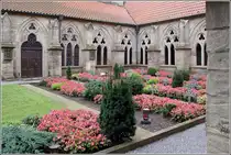 Der Kreuzgang der Johanniskirche in Osnabr�ck umschlie�t einen Friedhof. 10.09.2011
