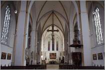 Das Mittelschiff der Johanniskirche in Osnabrck. Links und rechts der Sulenreihen sind die beiden Seitenschiffe zu erkennen. 10.09.2011