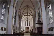 Das Mittelschiff der Johanniskirche in Osnabr�ck. Links und rechts der S�ulenreihen sind die beiden Seitenschiffe zu erkennen. 10.09.2011