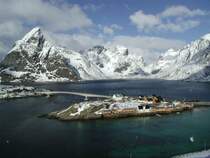 Auf der kleinen Insel Sakres�ya liegt die gleichnamige Ortschaft.