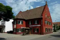 Wolfenweiler, bekannter Weinort im Markgrflerland, der historische  Gasthof zum Ochsen , erbaut 1586, Aug.2011