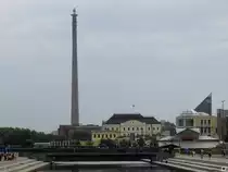 Der 220 m hohe Fernsehturm von Jekaterinburg wurde in den 80er Jahren begonnen und sollte ursprnglich eine Hhe von 400 m erreichen, wurde aber nie fertiggestellt. Er ist damit eine der grten Bauruinen der Welt. (7.9.2011)