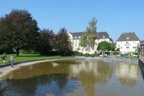 Gladbeck: Jovyplatz mit ehem. Finanzamt im Hintergrund (September 2011)